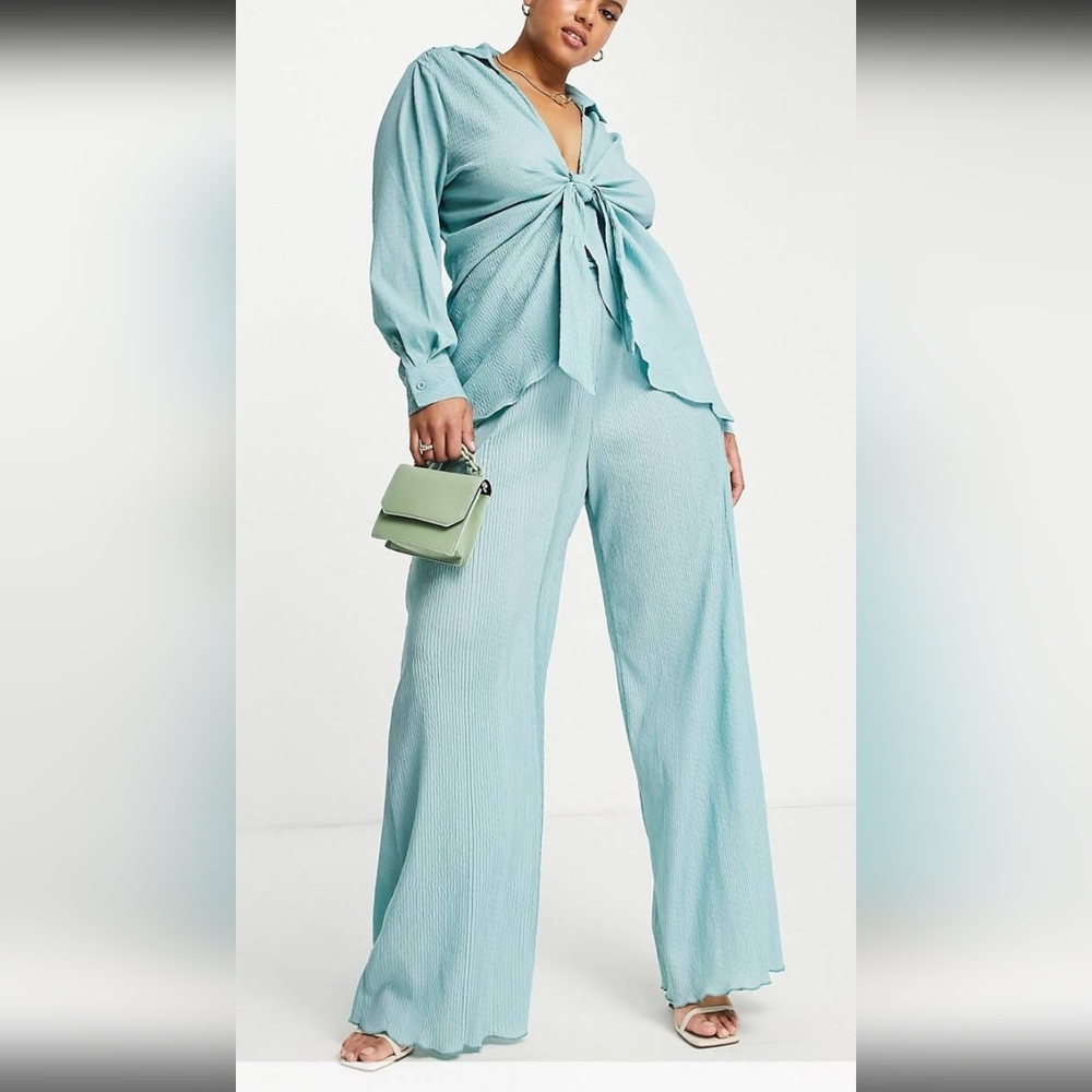 BNWT Crinkle Pants